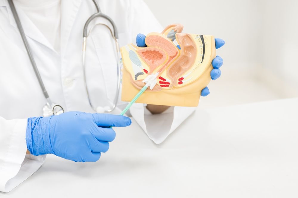 Especialista en cáncer cervicouterino en Querétaro revisando resultados con una paciente