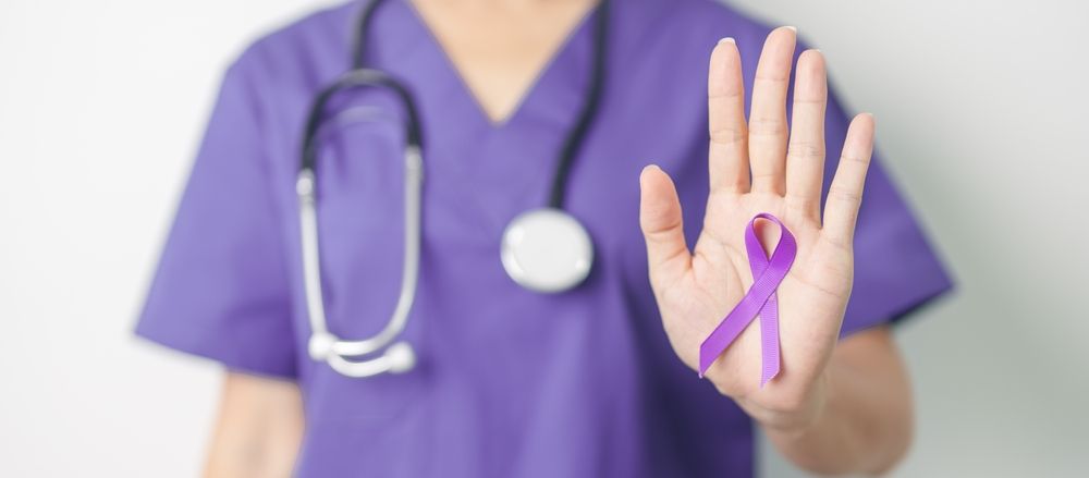 Especialista en páncreas y cirugía de Whipple valorando a un paciente con ictericia en Querétaro
